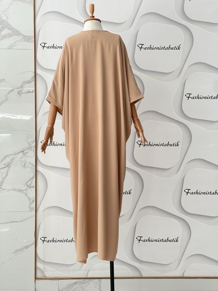 Tokalı yarasa model elbise -bej