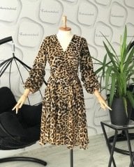 Büzgülü kol leopar elbise