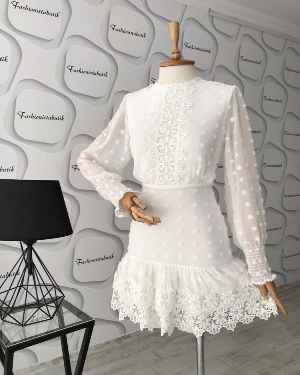 Güpür detay mini elbisemiz- beyaz
