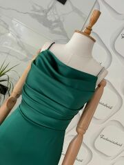 Taş askılı drape saten midi elbise - Zümrüt