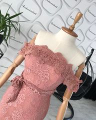 Straplez volanlı midi güpür dantel elbise - Somon
