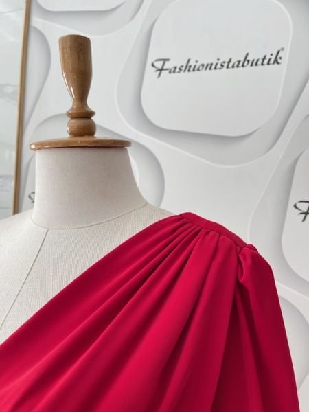Tek kol drape elbise